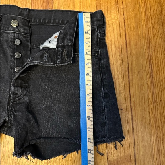 Levis 501 Distressed Ripped Black Denim Cut Off Shorts Womens Size w32 (a2 - Picture 4 of 10